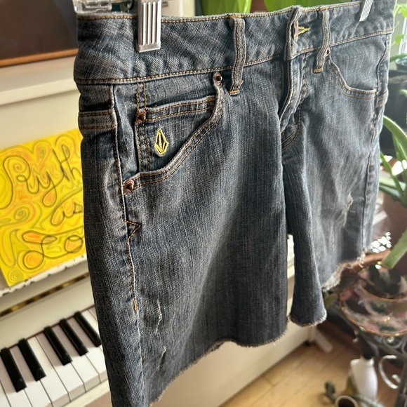 Volcom Blue Jean Shorts with Distressed Hem size 1 - Picture 14 of 16